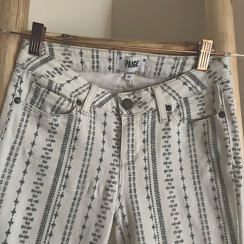 PAIGE PATTERNED STRETCHY JEANS • Size 26